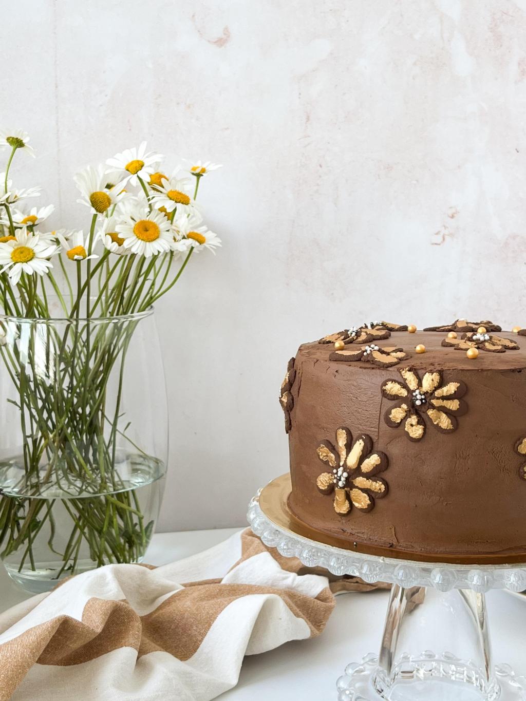 WALNUT CARAMEL CAKE