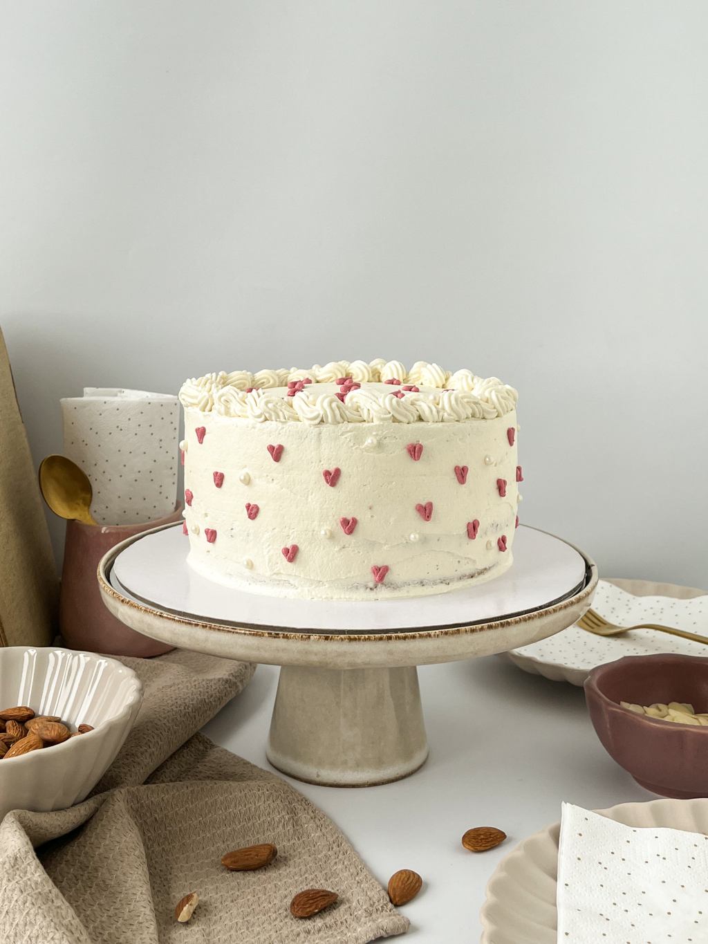 RASPBERRY AND WHITE CHOCOLATE&nbsp;CAKE